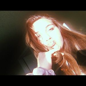 Meet your Posher, Ella